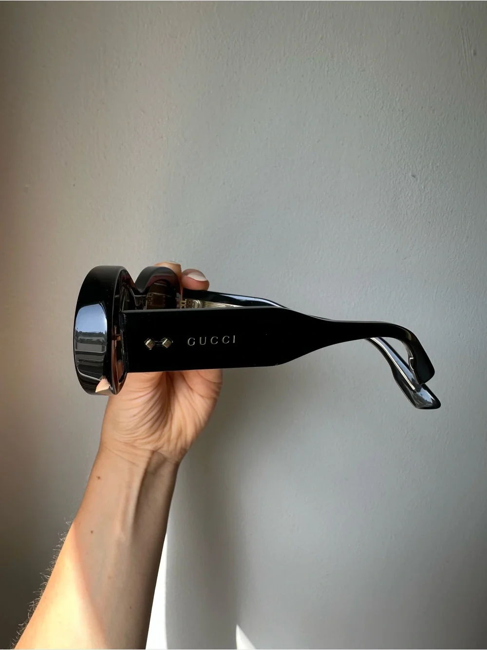 Gucci Black Oval Sunglasses with Dark Lenses GG1527S